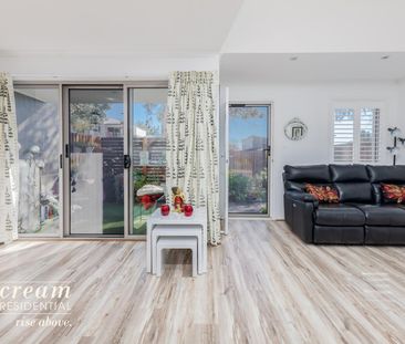 2/102 Eggleston Crescent, Chifley ACT 2606 - Townhouse For Rent | D... - Photo 3