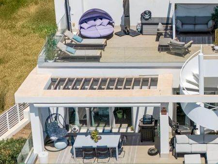 Luxury penthouse for rent in Estepona, Andalusia - Photo 3