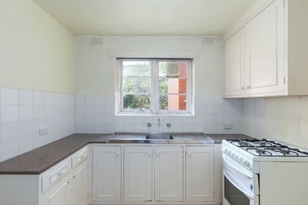 Light, bright and spacious one bedroom apartment - Photo 5