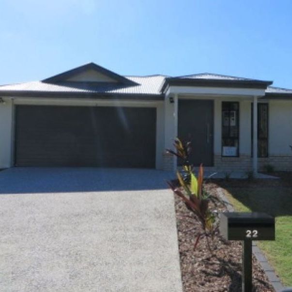 Modern Comfort & Convenience in Prime Coomera Location! - Photo 1