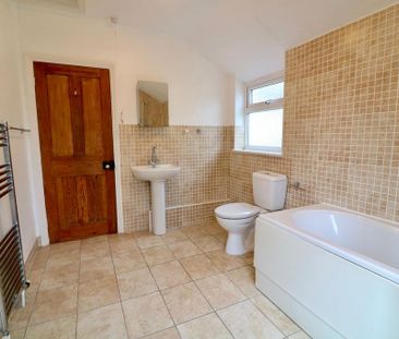 2 bedroom terraced house to rent - Photo 4