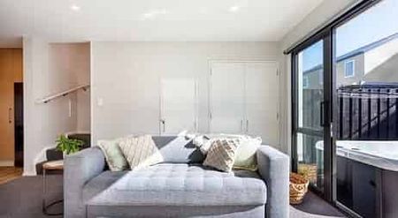 Fully Furnished Townhouse-Pet Freindly - Photo 3