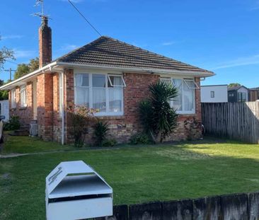 Prime Family Home in Fantastic Location – Wal... - Photo 5