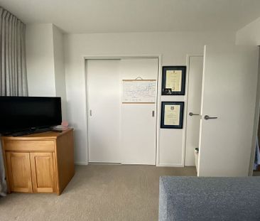 Sunny End Townhouse | 2 Bed | Unbeatable commute - Photo 3