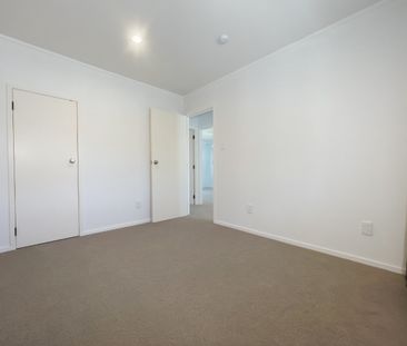 Sunny Two Bedroom Family Home in Peaceful Birkdale - Photo 4