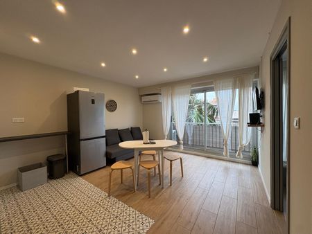 Location Appartement 2 pièces 29m² HYERES 83400 - Photo 2