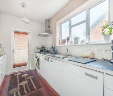 4 bedroom semi-detached house to rent - Photo 6