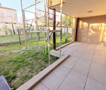 Location Appartement 2 pièces 45m² VILLENEUVE LES AVIGNON 30400 - Photo 4