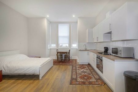 Hestercombe Avenue - Photo 2