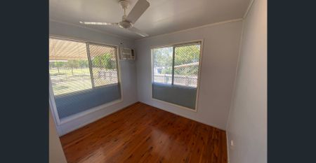 WELL PRESENTED 3 BEDROOM HOME BACKING ONTO A SERENE NATURE RESERVE! - Photo 4