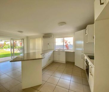 LARGE LOW-SET MODERN FAMILY HOME - Photo 3