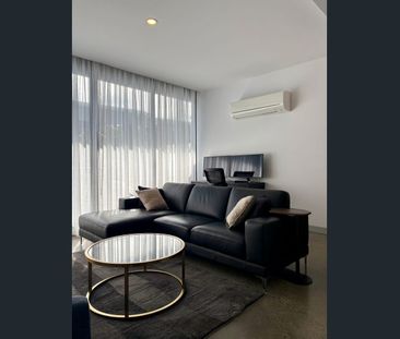 Fully Furnished Bayside Apartment in the Heart of Port Melbourne - Photo 1