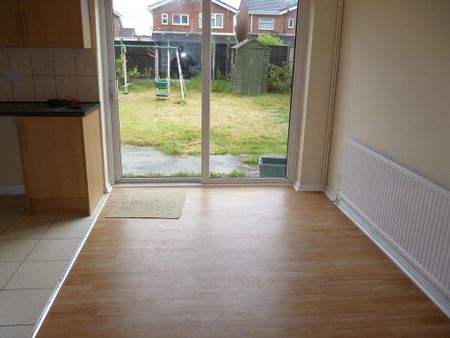 3 bedroom semi-detached house to rent - Photo 5