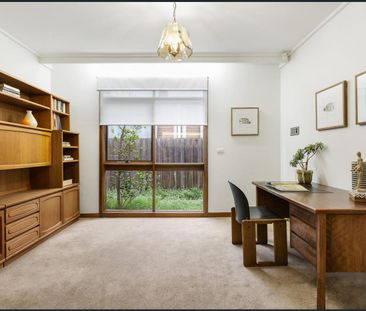 SPACIOUS SINGLE LEVEL FAMILY HOME WITH MULTIPLE LIVING AREAS | Bess... - Photo 1