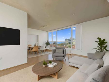 Oversized 3 Bedroom Apartment with Expansive Harbour Views Across the City and Beaches - Photo 4
