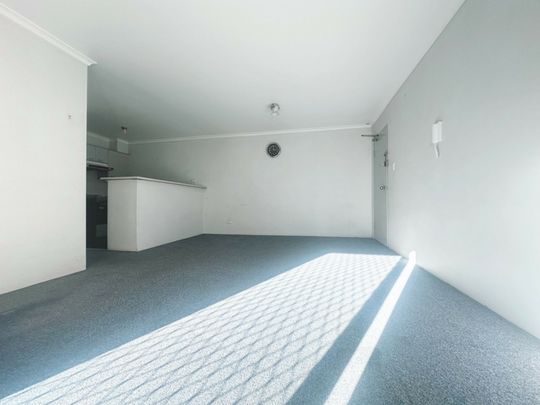 2 Bedroom Unit In Ideal Location! - Photo 1