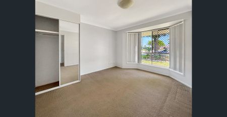 Spacious 4-Bedroom Family Home in Prime Location - Photo 4