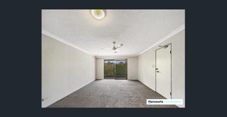 Comfortable living in convenient Taringa location - Photo 4