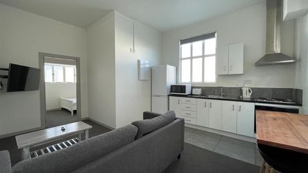 Centrally Located - 1 Bedroom Apartment - Photo 2