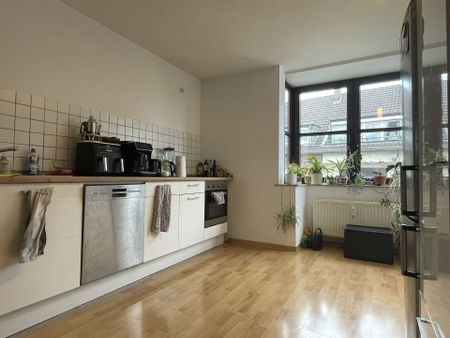 KREFELD-INRATH - SCHÖNE LICHTDURCHFLUTETE DREI ZIMMER MAISONETTE-WOHNUNG - MIT BALKON UND STELLPLATZ - Foto 3