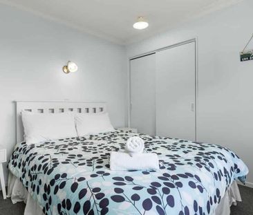 Charming 2BR Home in Mount Maunganui - Photo 1