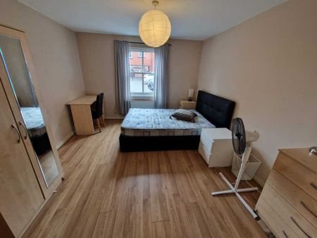 2 Bed Student Accommodation - Photo 3