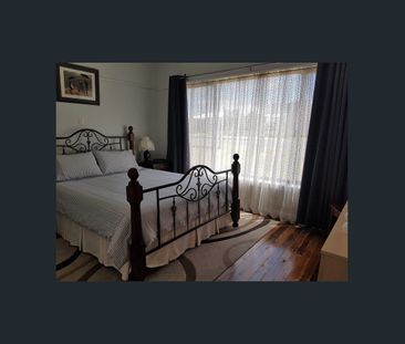 This charming hidden gem is sure to impress! - Photo 5