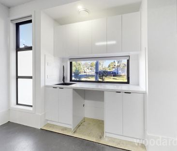 Stylish Family Home in Prime Heidelberg West Location - Photo 3