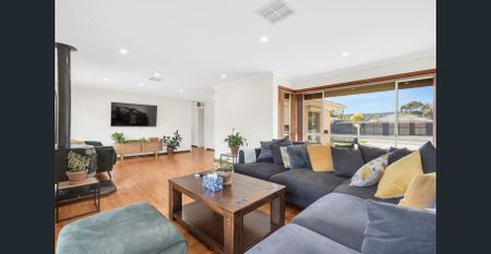 Spacious Family Home in a Quiet Convenient Location - Photo 3