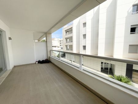 Middle Floor Apartment in San Pedro de Alcántara - Photo 2