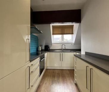 2 bedroom coach house to rent - Photo 1