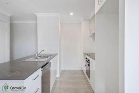 2BED HOME WITH A LARGE OPEN PLAN LIVING WITH AIR-CON - Photo 5
