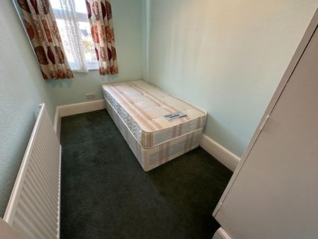 Room in a Shared House, Riffel Road, NW2 - Photo 4
