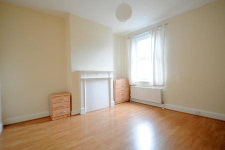 4 bedroom flat to rent - Photo 3