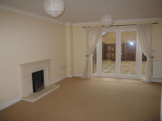 3 bedroom semi-detached house to rent - Photo 1