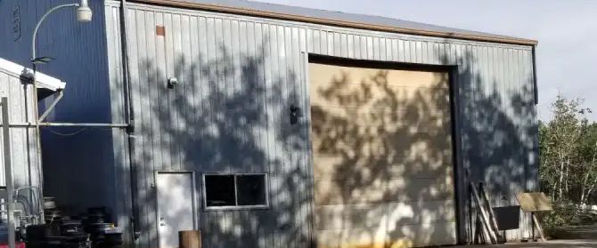 2016 sq ft heated building for rent | 272134 291 Rge Rd NE, Airdrie - Photo 1