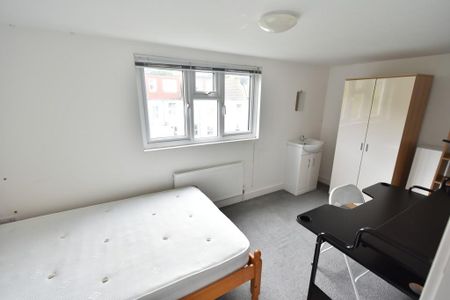 5 bedroom maisonette to rent - Photo 3
