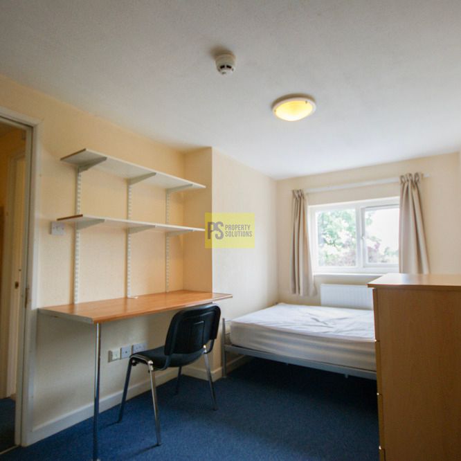 39 Tiverton Road - Photo 1