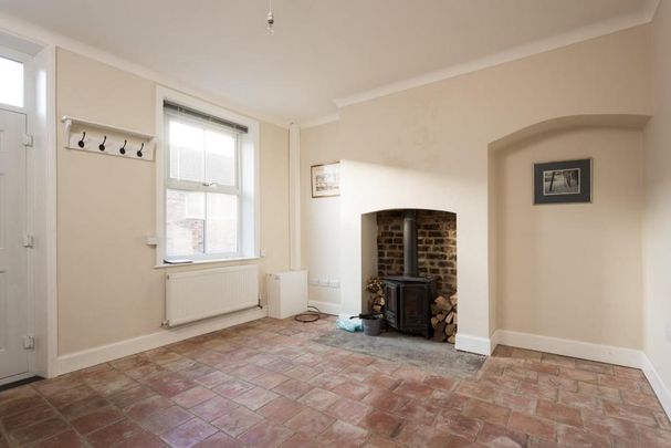 2 bedroom terraced house to rent - Photo 1