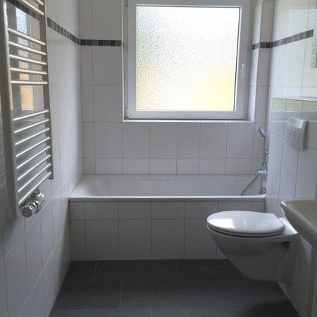 3-Zimmer-Wohnung mit Balkon - vor Einzug frisch saniert und renoviert - Foto 1