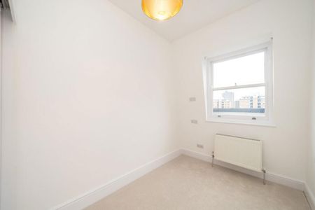 3 bedroom flat to rent - Photo 5