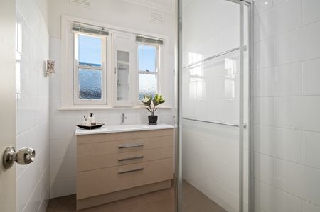 721 Wandoo Crescent, Albury NSW 2640 - House For Rent | Domain - Photo 5