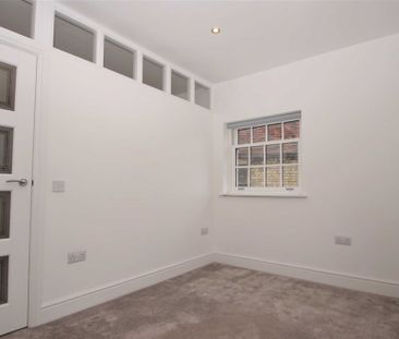 1 bed First Floor Flat for rent - Photo 3