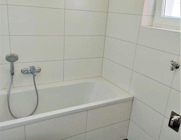 ++ großzügig & lichtdurchflutet: stilvolle 3-Raum-Wohnung mit Glaserker - in Zwickau-Planitz ++ - Photo 1