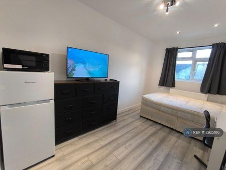 1 bedroom in a house share to rent - Photo 5