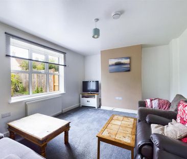 4 bedroom semi-detached house to rent - Photo 1