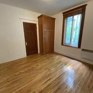 Grand 7/2 à Louer Dans Villeray - Photo 2