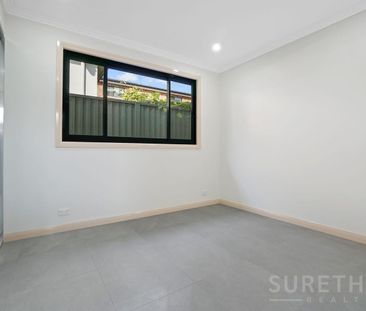Contemporary granny situated in a quite location close to all ameni... - Photo 1
