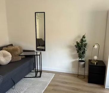 Carrer de la Indústria, Valencia, Valencian Community 46022 - Photo 2