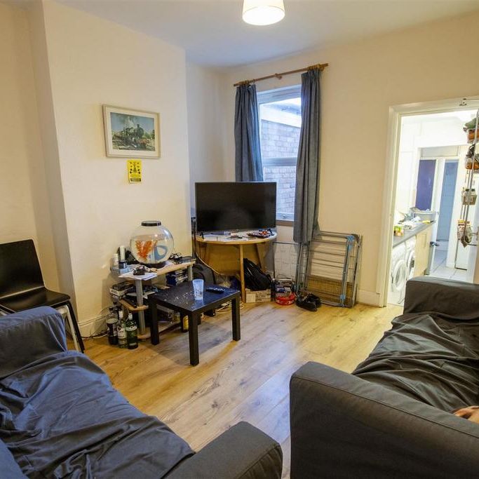 6 bedroom house to rent - Photo 1